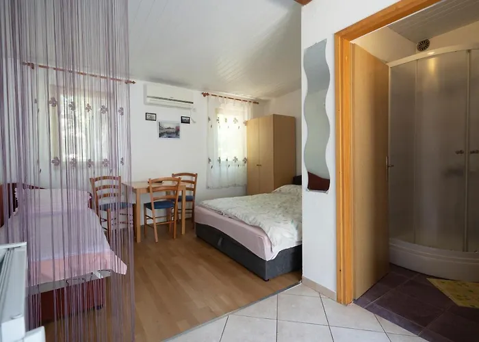 Ema * غورني كارين